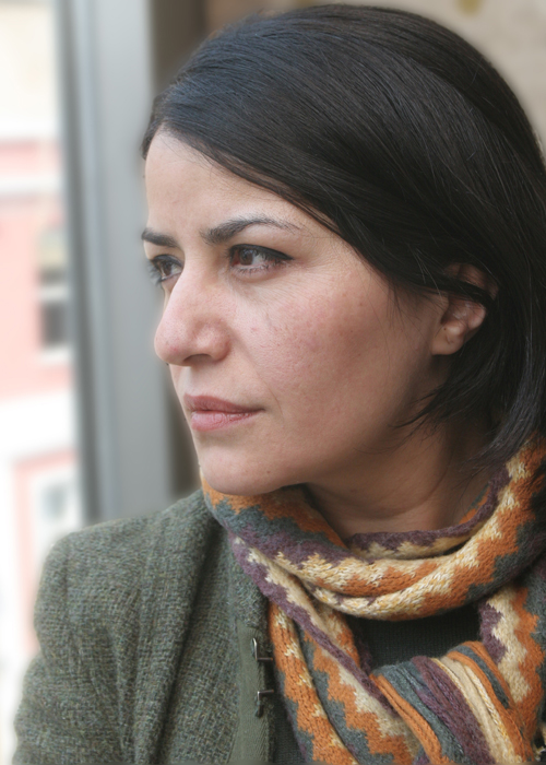 Menekşe Toprak